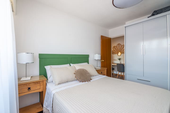 Chumba cha kifahari cha kustarehesha.