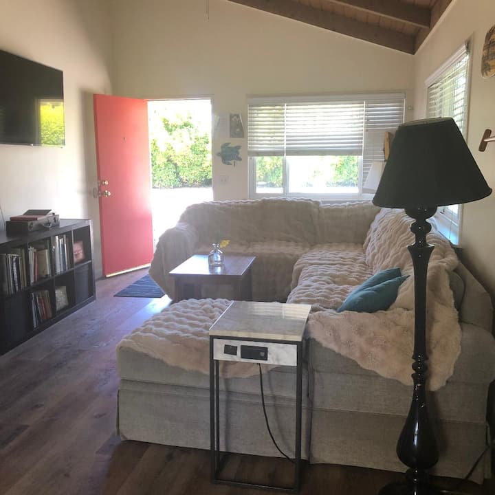 Guesthouse On Historical Schoolhouse Property - Camarillo, CA