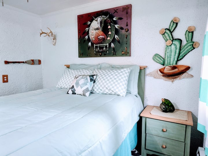 Southwest look queen size very comfortable with a single very cozy room