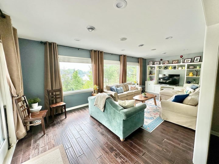 Newly Updated Home On Lake Tichigan - Big Bend, WI