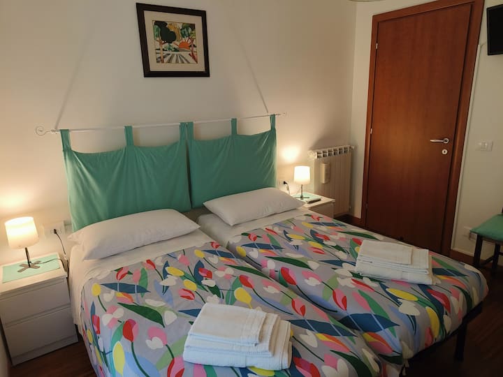 Двойна стая с две отделни легла/двойно легло с балкон и телевизор