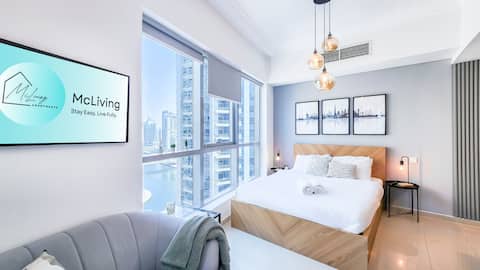 Beachside Workation Loft | Pool Desk Parking