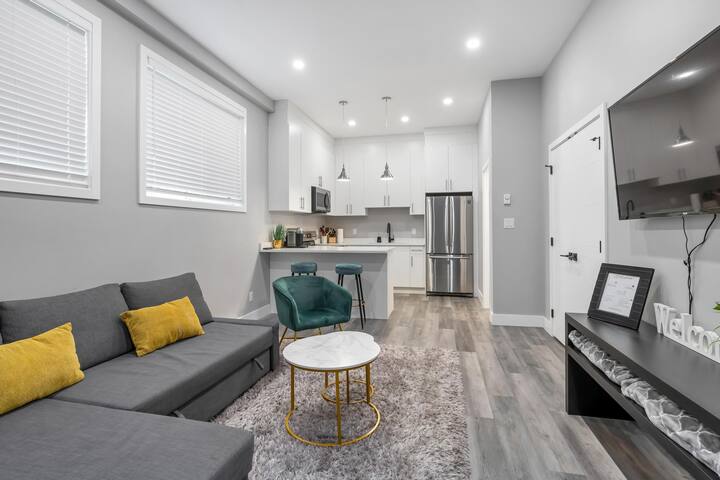 Large Guest House in the Heart of Town