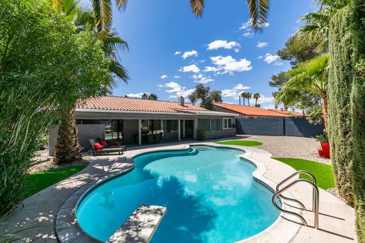 Central 5BR Home w/ Pool, Patio, and BBQ gallery image 2