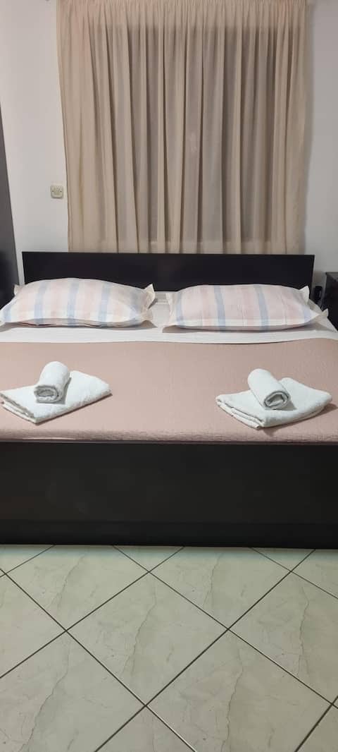 Top Airbnb: Cosy studio for couples, Sućuraj in Općina Sućuraj