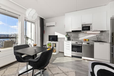 Bright apartment with lake view, parking.