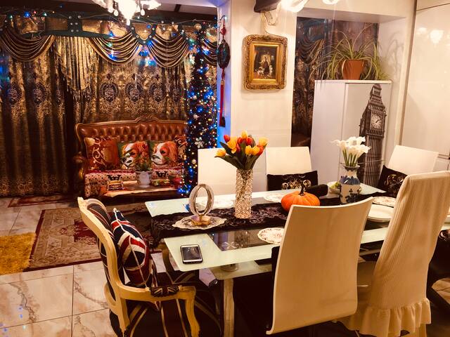 Central 4 bedroom house with garden free parking gallery image 5