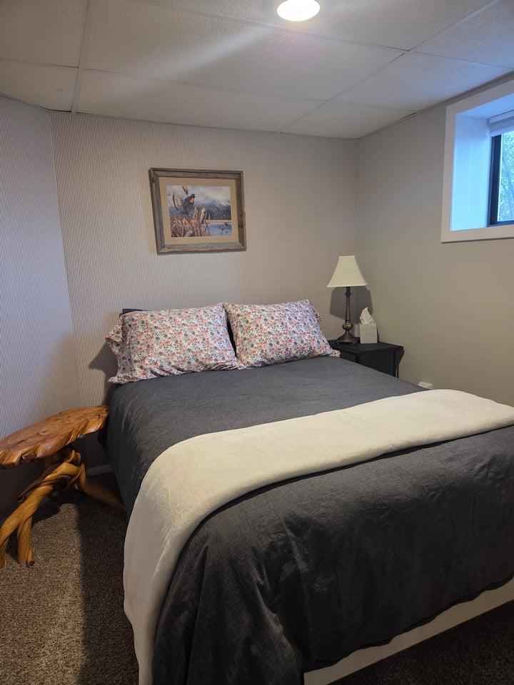 Спалня 2 на долното ниво. Двойно легло. 