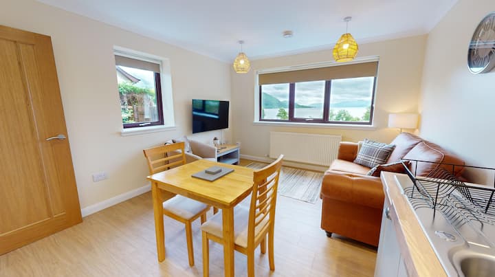 Cosy Highland Cottage With Stunning Loch Views - Glencoe