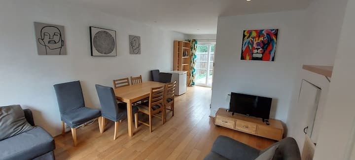Nice 3 Bedroom House (Wimbledon) 20 Mins To Centre - イギリス クロイドン