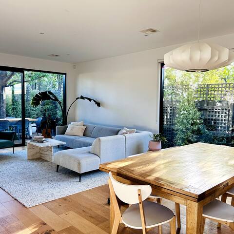 Modern and bright 4-bedroom home in Brighton East gallery image 2