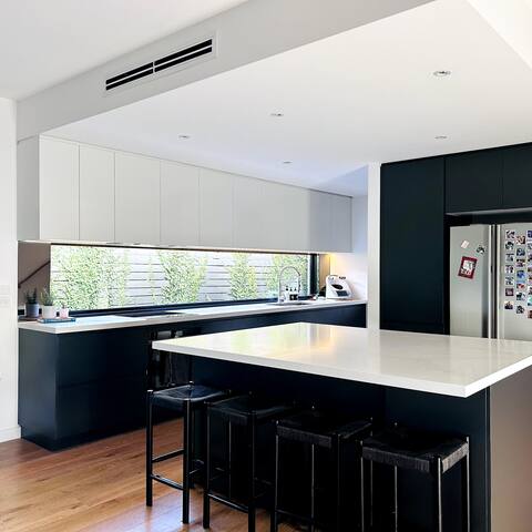 Modern and bright 4-bedroom home in Brighton East gallery image 3