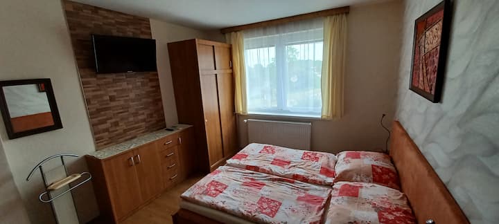 חדר 3 - הוא חלק מדירה קטנה. הם חולקים מטבח וחדר רחצה עם חדר מס' 4. 