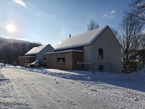 Cottage on the Promenade - Stylish Mountain Getaway