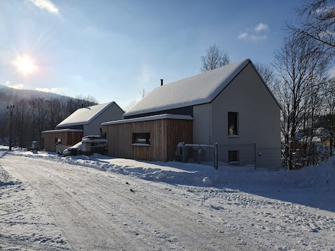 Cottage on the Promenade - Stylish Mountain Getaway