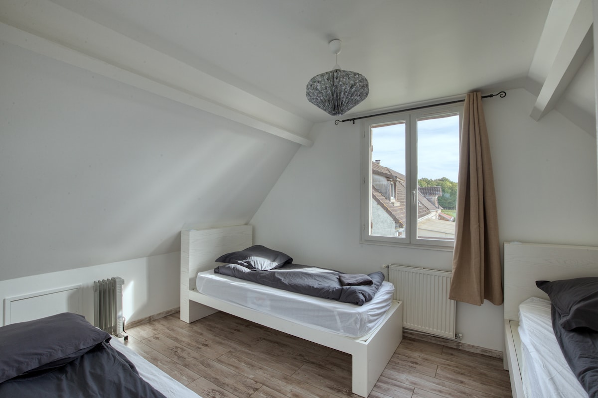 Dhoma e gjumit 12 - 3 krevate tek - Ndërtesa e jashtme 2 - kati i parë