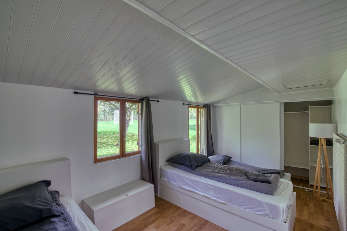 Dhoma e gjumit 10 - 3 krevate tek - Varësia 2 - Kati përdhes 