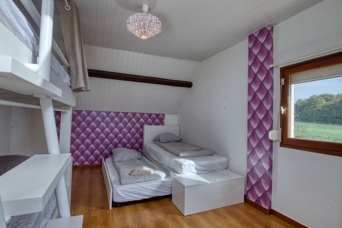 Dhoma e gjumit 5 : 1 krevat marinari dhe 3 krevate tek - Shtëpi kryesore - kati i parë