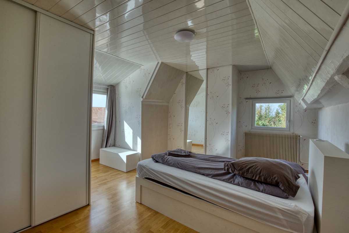 Dhoma e gjumit 2 : 2 krevate tek - Shtëpi kryesore - kati i parë