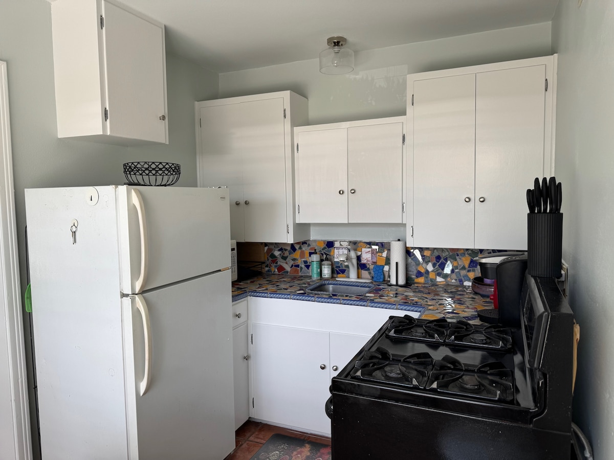 Successful Airbnb property: Peaceful Cottage with Full Kitchen in Rosedale