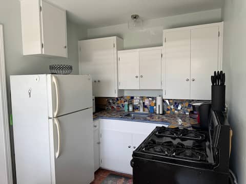 Successful Airbnb property: Peaceful Cottage with Full Kitchen in Rosedale