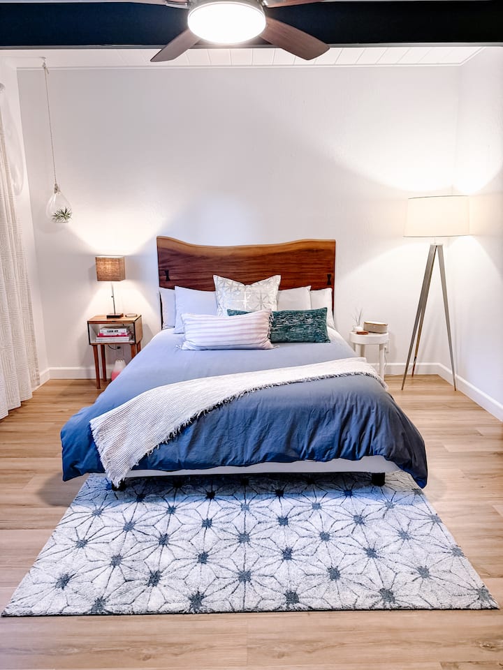Habitación en el nivel principal | Cama tamaño queen