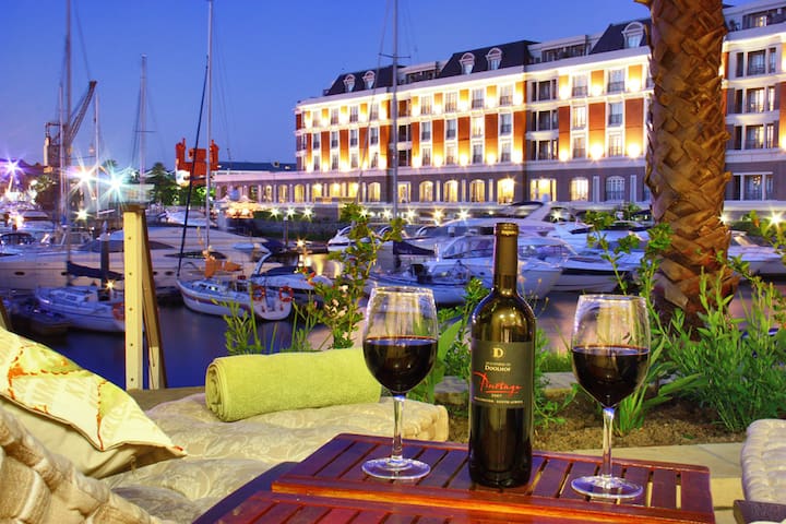 Safe and luxurious apartment in the V&A Waterfront