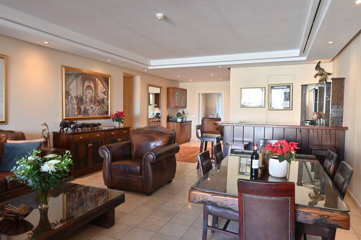 Safe and luxurious apartment in the V&A Waterfront gallery image 5