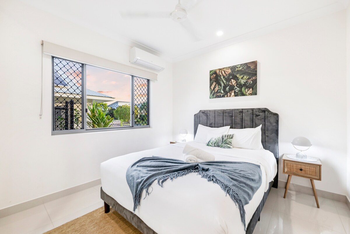 Zenhouse Stylish 3BR - اعثر على ملاذك في غرفة النوم الهادئة، حيث يكثر السلام والهدوء.