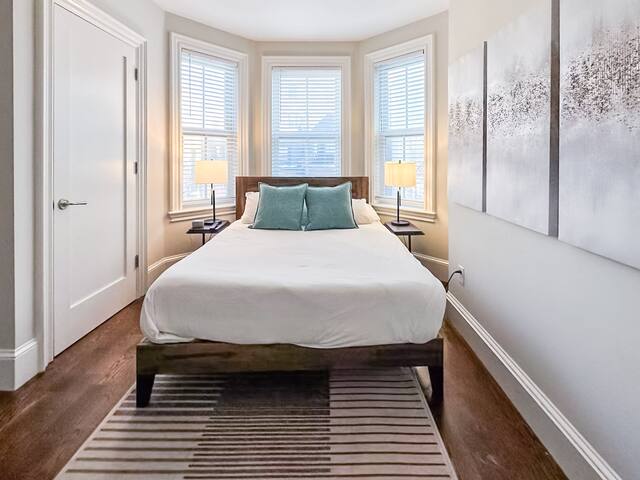 (5G2) Beautiful Duplex, W/D, Best Location! gallery image 5