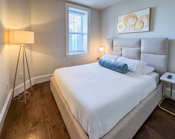 (5G2) Beautiful Duplex, W/D, Best Location! gallery image 4