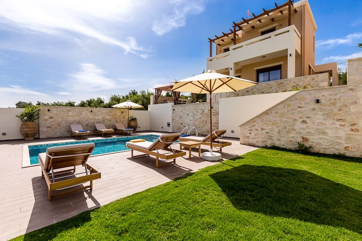 Tranquil Villa with Private Pool & Stunning Views
