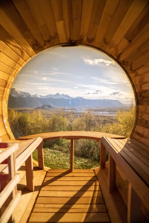 Amazing views! Deck with hot tub & barrel sauna.
