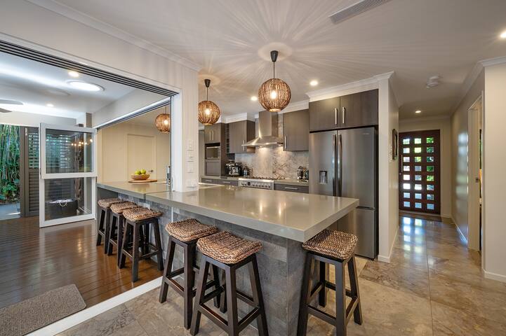 Yaroomba Beach House gallery image 3