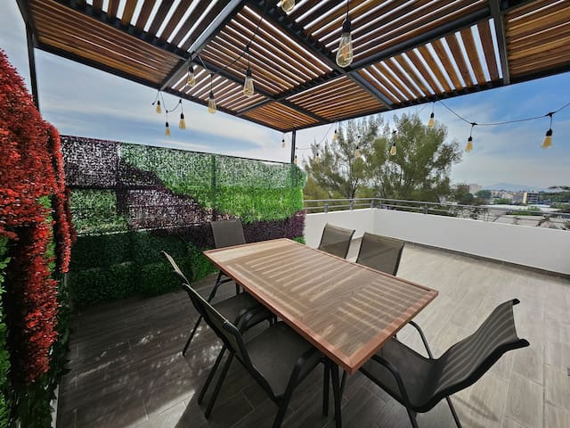 Foro sol, frente Palacio de los Deportes