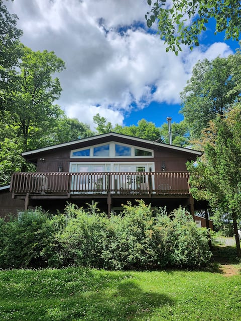 honeyhomb retreat, close to stadium/ campus/woods