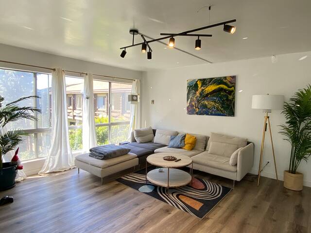 High-end remodeled 2bed/2bath with Pool gallery image 2