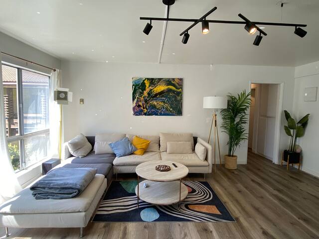 High-end remodeled 2bed/2bath with Pool