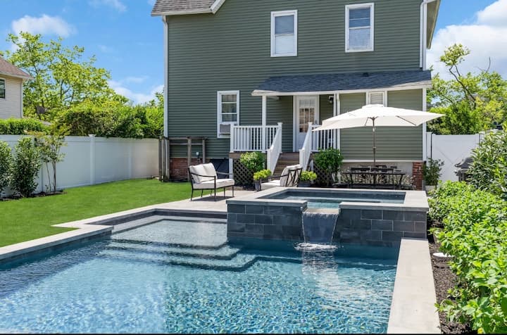 Heated gunite pool and spa with parking!