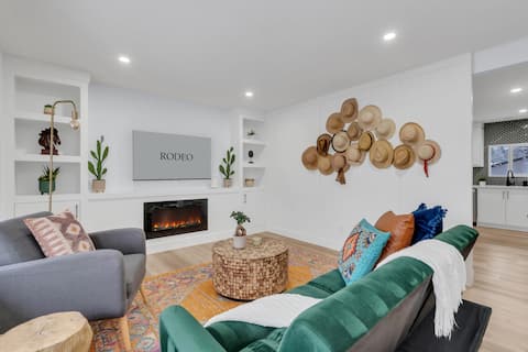 Popular Airbnb listing: " Rodeo" Upper Suite in Trendy Killarney in Killarney
