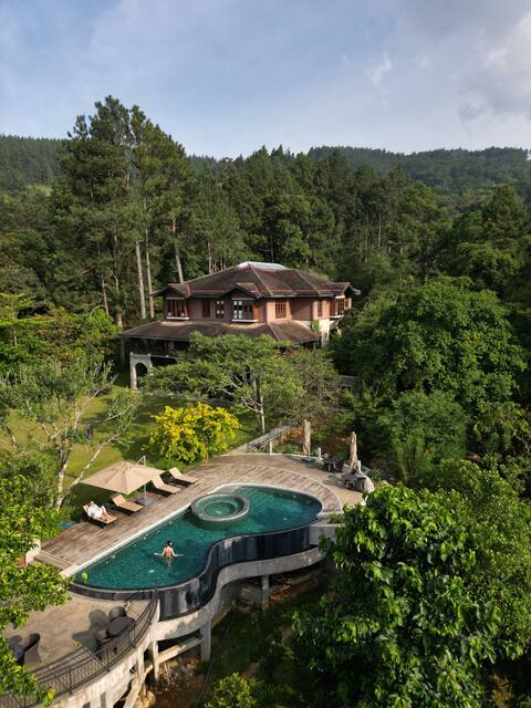 Dendrobium House, large villa near Kandy