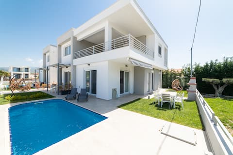 Thalassa Three bedroom duplex with private pool