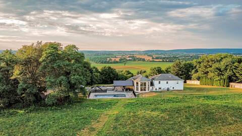 Hilltop Mansion: Farm Views+HotTub+Pool+GameRoom.