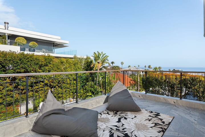Fresnaye Kid Friendly Mansion for Entertaining gallery image 3