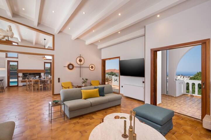 7Br Luxury Villa with Heated Pool & Stunning Views gallery image 3