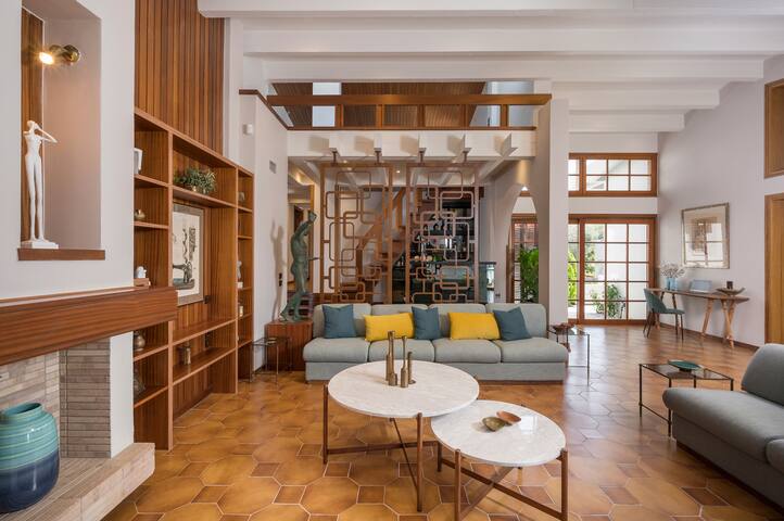 7Br Luxury Villa with Heated Pool & Stunning Views gallery image 5