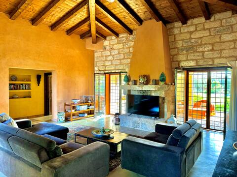 Annuncio Airbnb popolare: Villa With Seasalt Pool and Wide Garden Selinunte a Castelvetrano