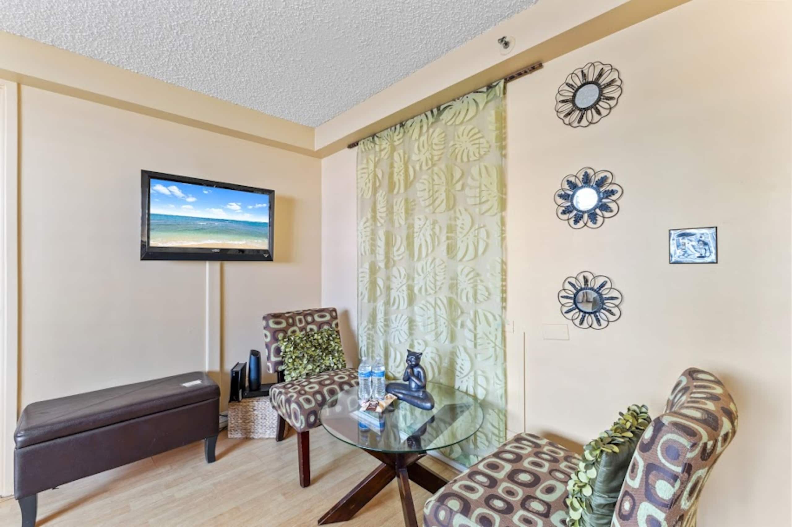 Condo in Honolulu · ★4.61 · Studio · 1 bed · 1 private bath - Image 2