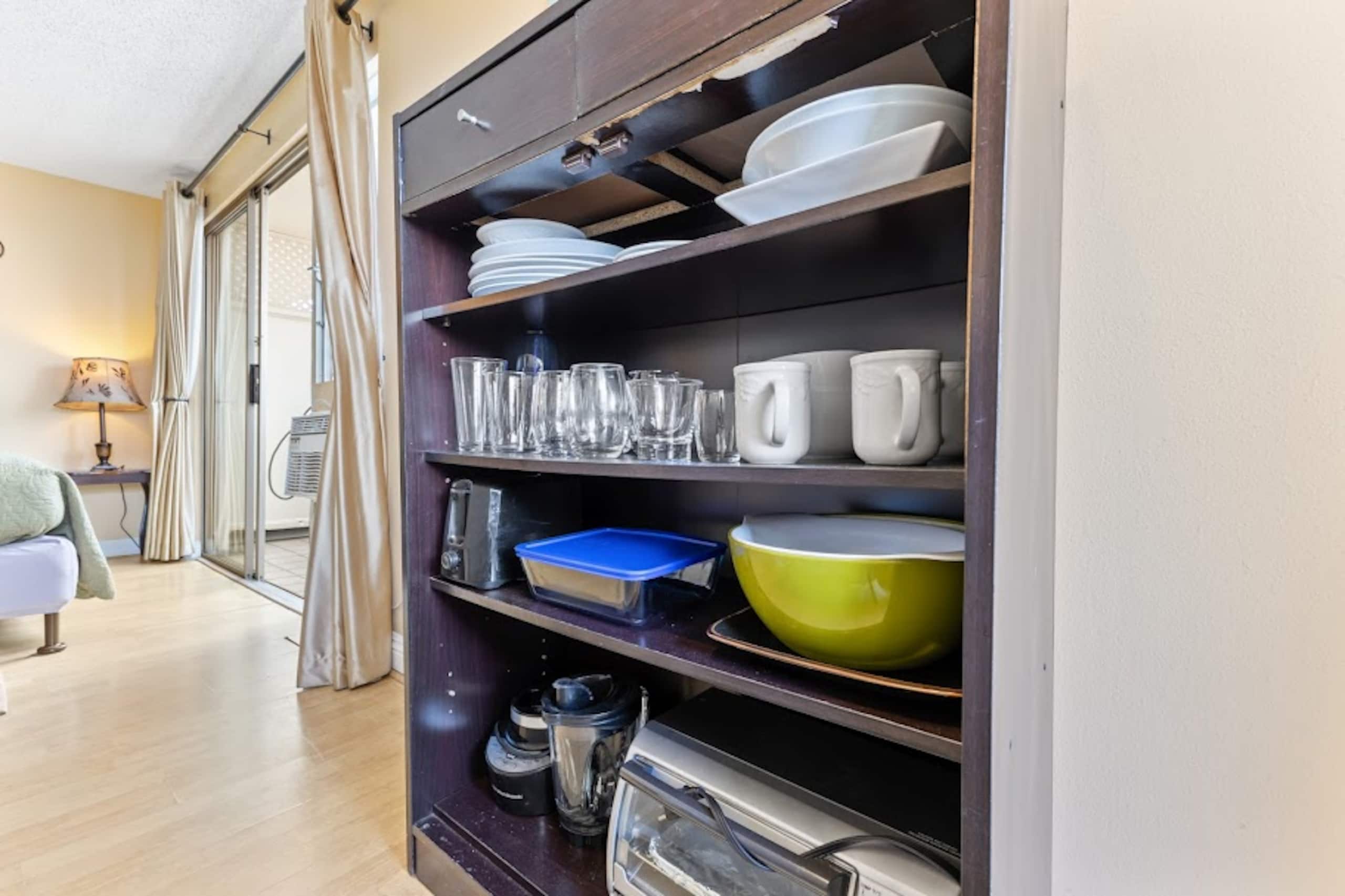Condo in Honolulu · ★4.61 · Studio · 1 bed · 1 private bath - Image 9