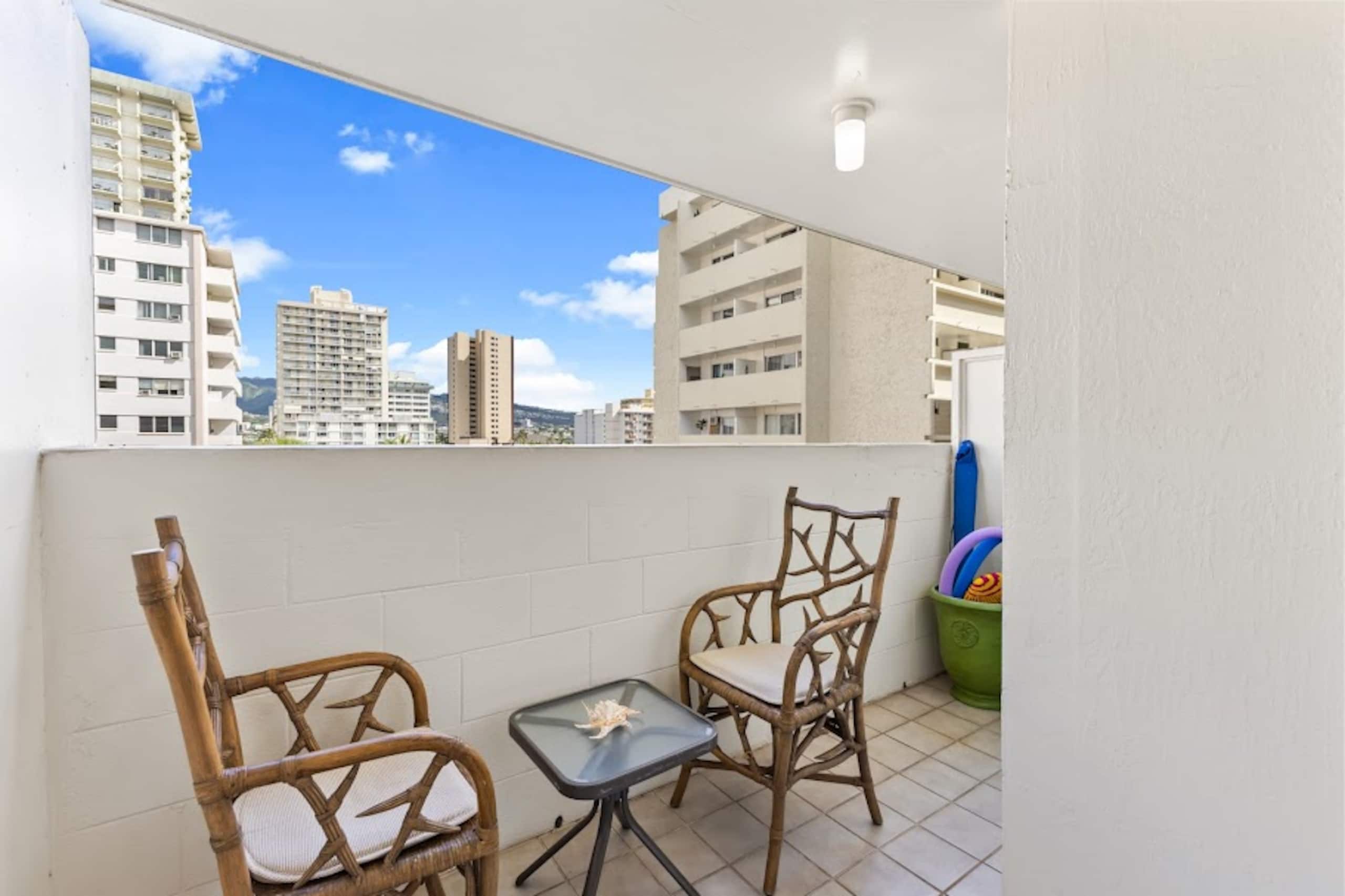 Condo in Honolulu · ★4.61 · Studio · 1 bed · 1 private bath - Image 15